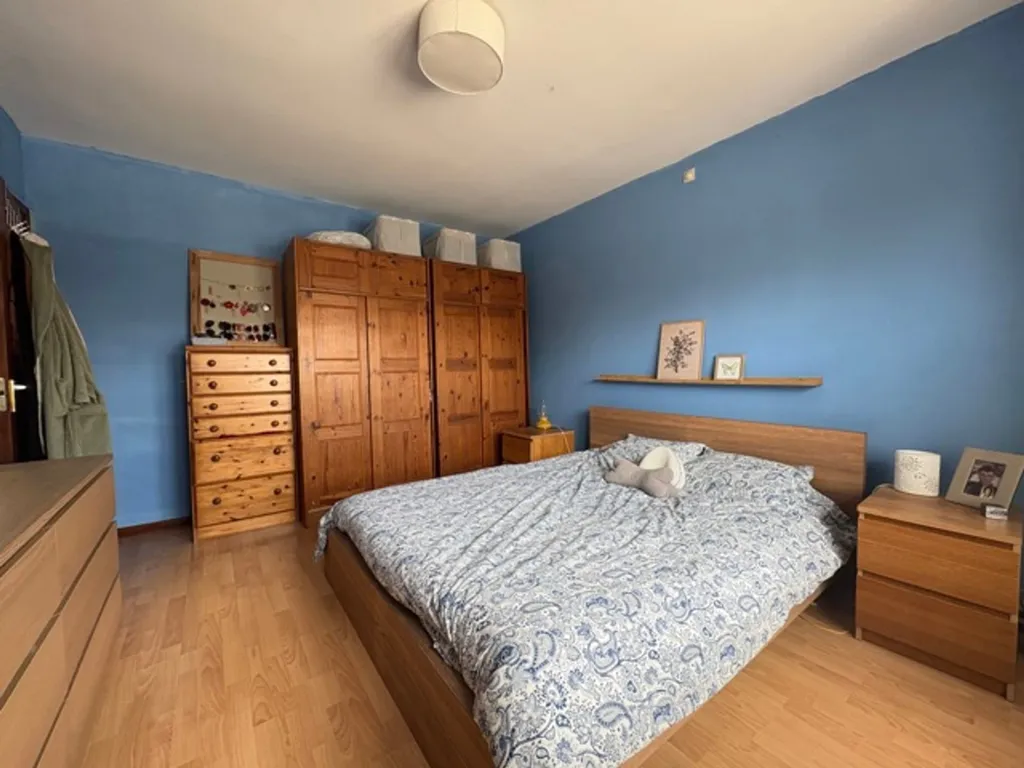 Chambres - Appartement avec Terrasse et Jardin en Résidence Semi-Détachée