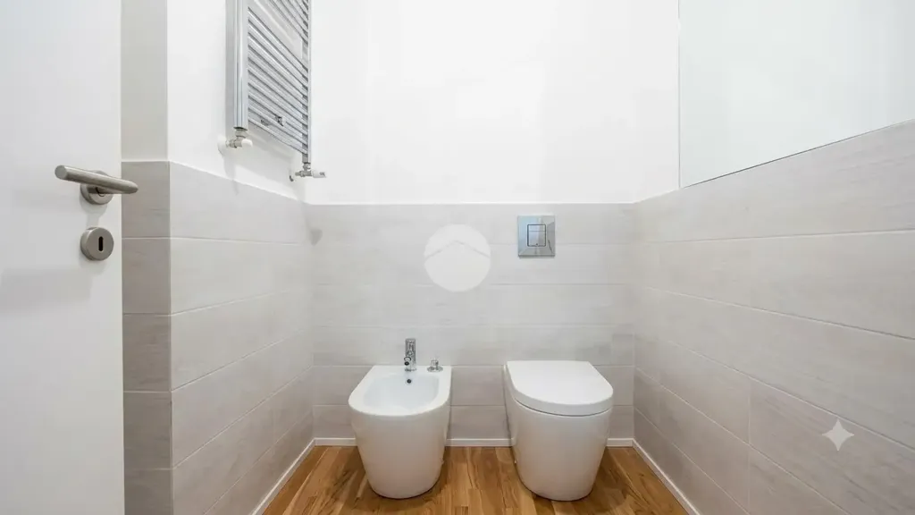 Bagni - Modernised Triplex with Balcony in Milan