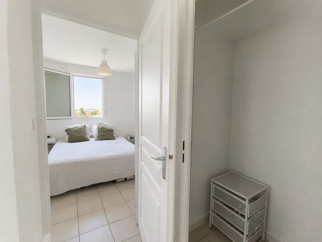 Chambres - Appartement T2 avec Parking et Piscine à Amiens