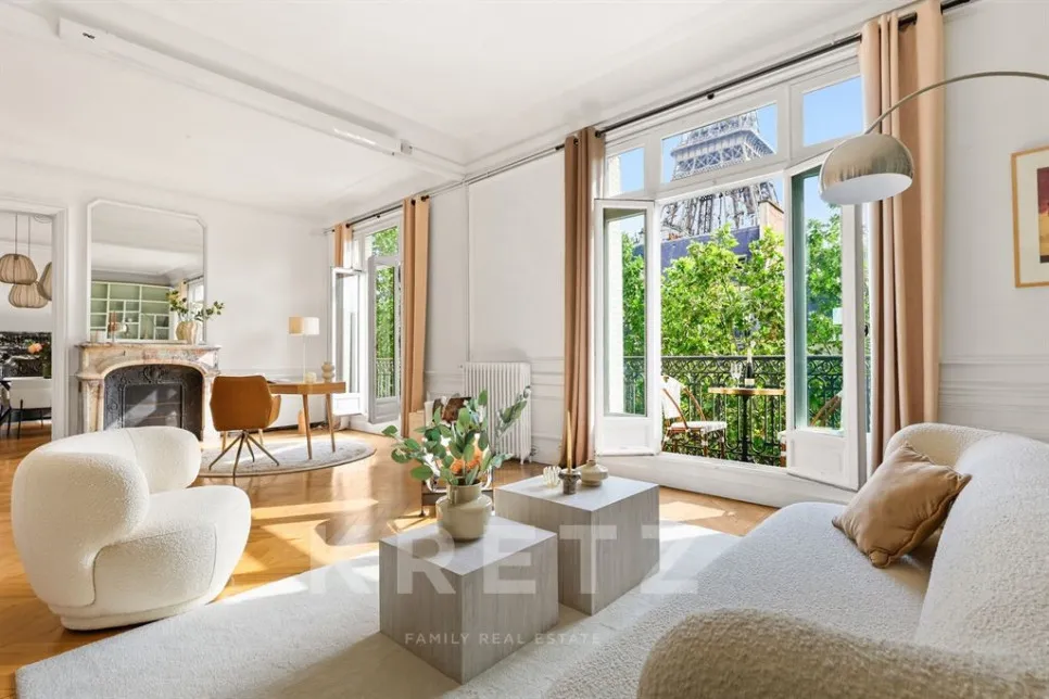 Séjour - Appartement Haussmannien Face à la Tour Eiffel à Paris