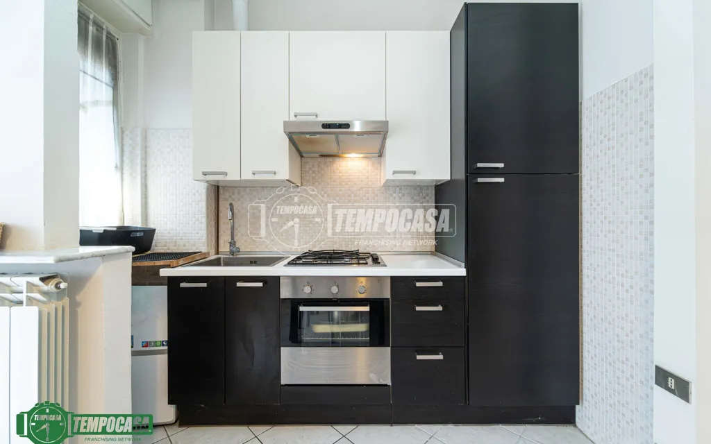 Cocina - Bright 2-Bedroom Apartment with Balcony in Milan