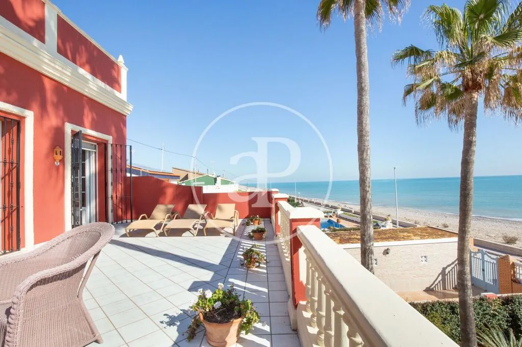 Terrasse - Luxury Villa with Seafront Views in Burriana