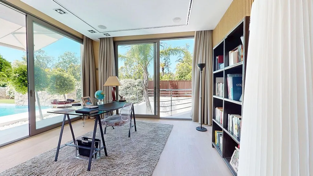 Bureau - Chalet with Pool and Terrace in Bonmont