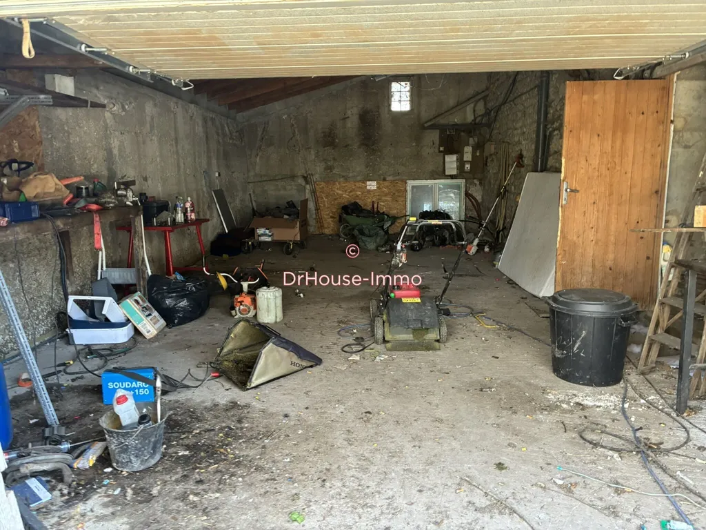 Garage - Maison avec Piscine et Terrain à Livron-sur-Drôme