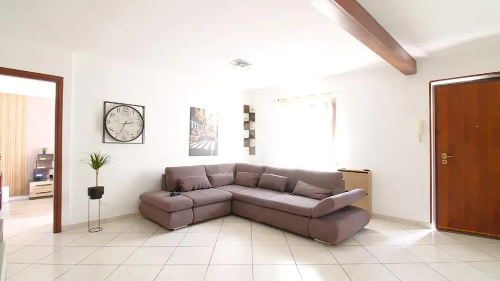 Elutuba - Rustic-Style Flat with Balcony in Villastellone
