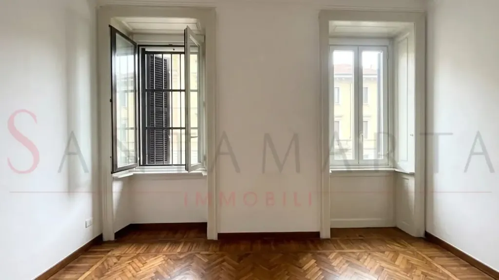 Toad - Rented Triplex with Parquet Floors in Milan