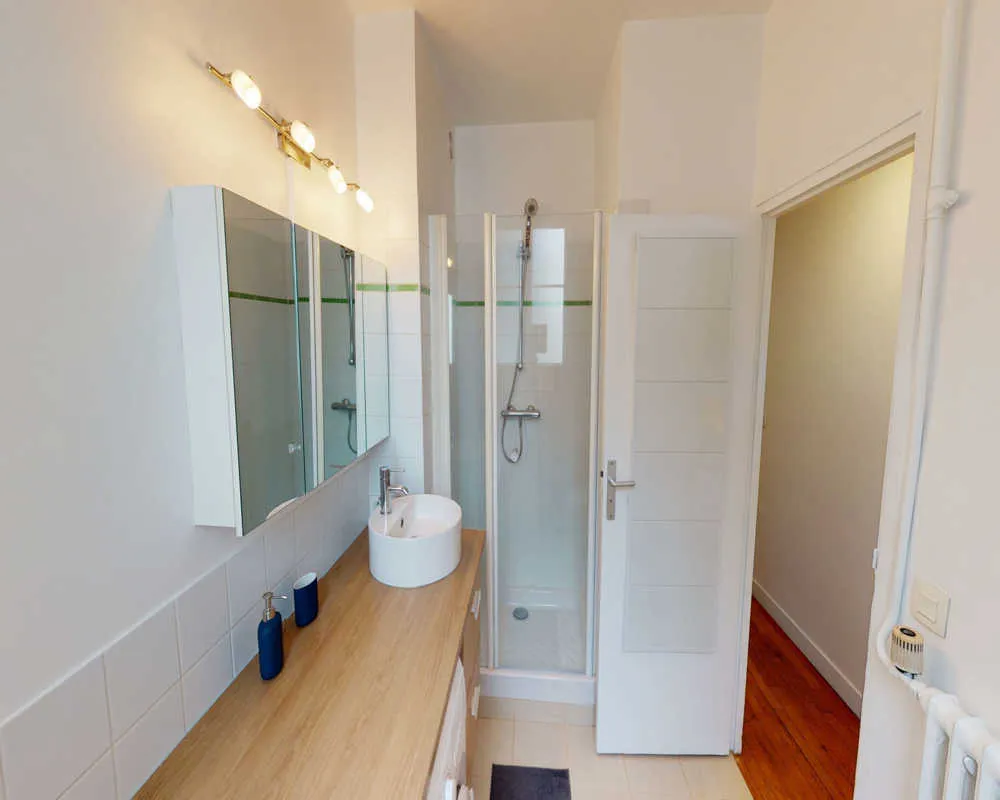 Salles de bain - Chambre Meublée avec Vue Calme à Auteuil