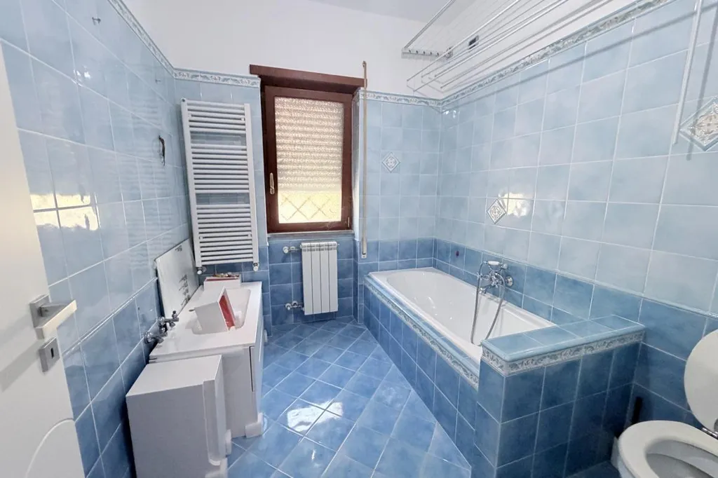 Salles de bain - Rusticated Apartment with Large Terrace in Genzano di Roma