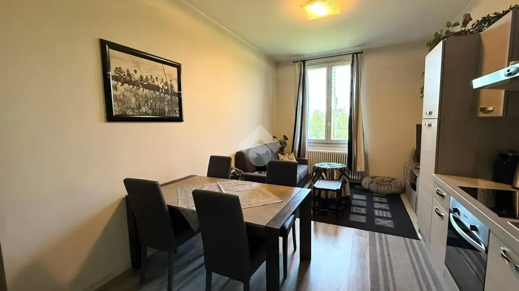 Söögituba - Rustic-Style Flat with Balcony in Brescia