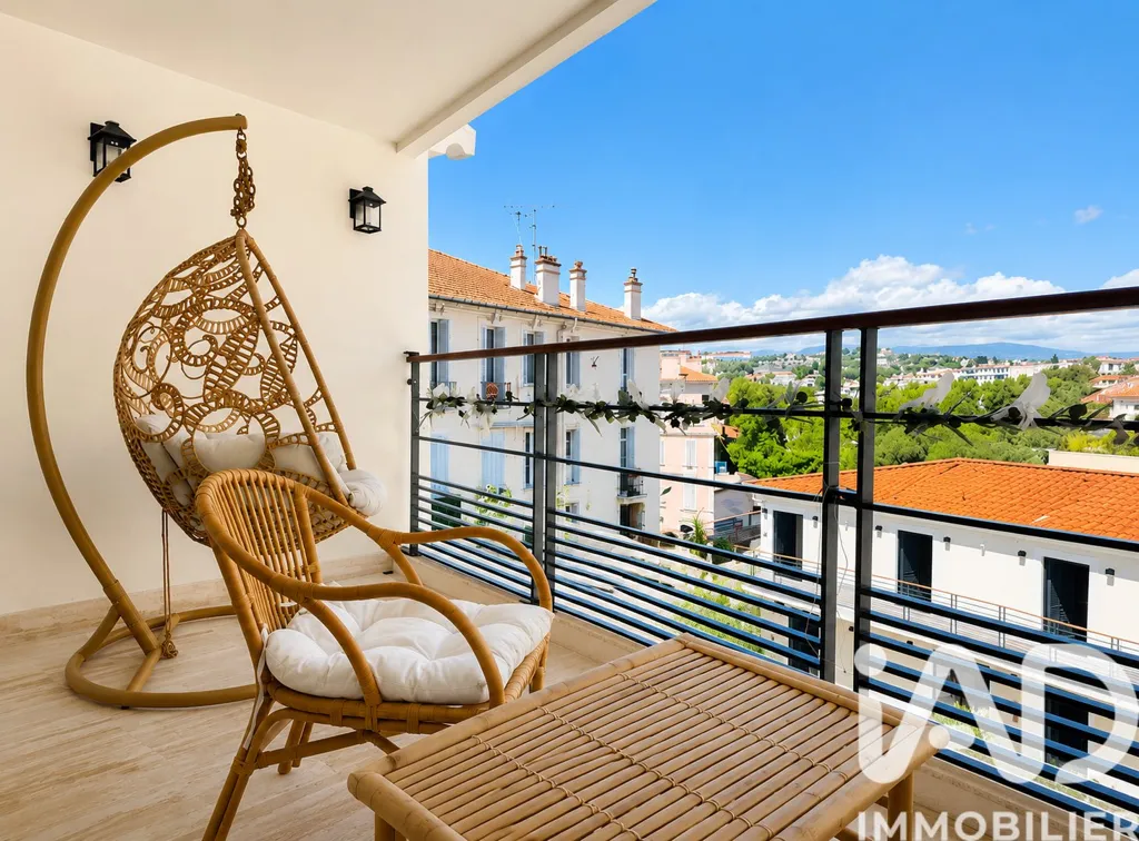 Rõdu - Renovated Apartment with Terrace in Cannes Centre