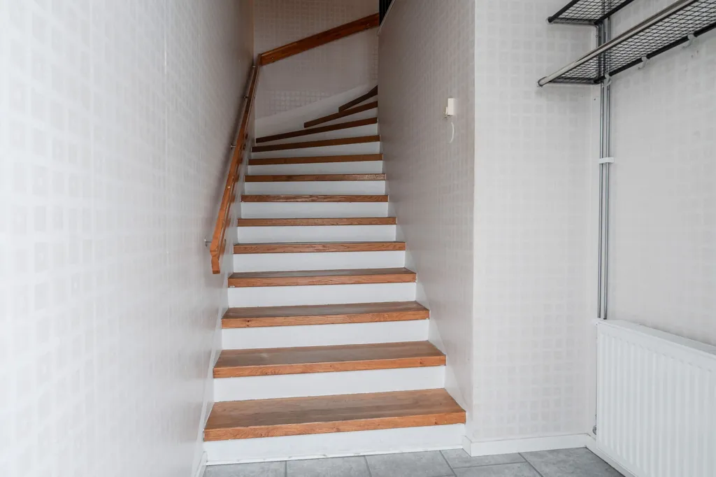 Pièces - Renovated 2-Bedroom Flat with Balcony in Anderstorp