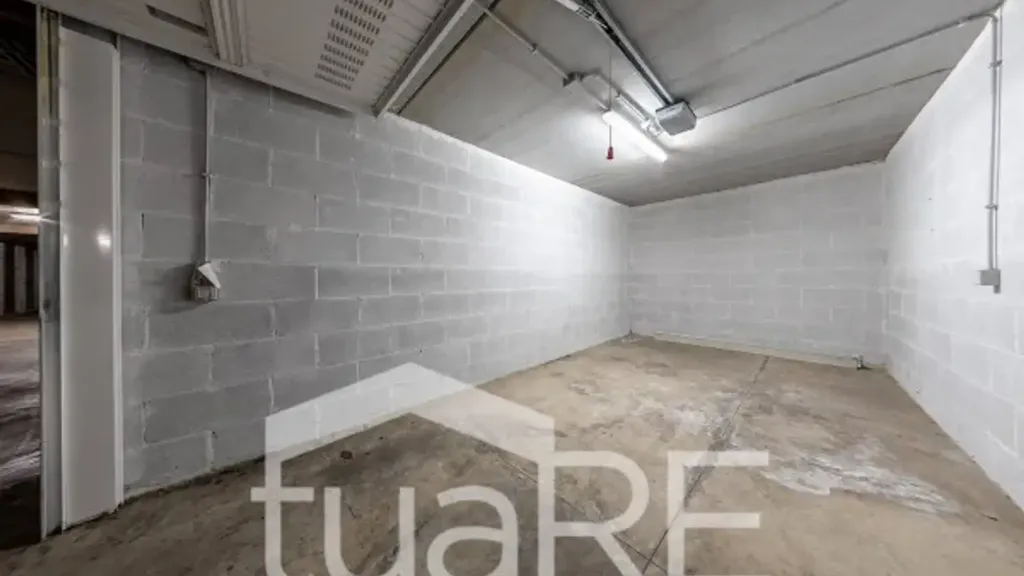 Garage - Rented Studio with Parking in Balduina, Rome