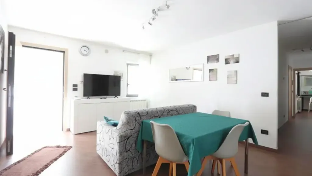 Séjour - Bifamiliare Portion with Private Garden in Pescara
