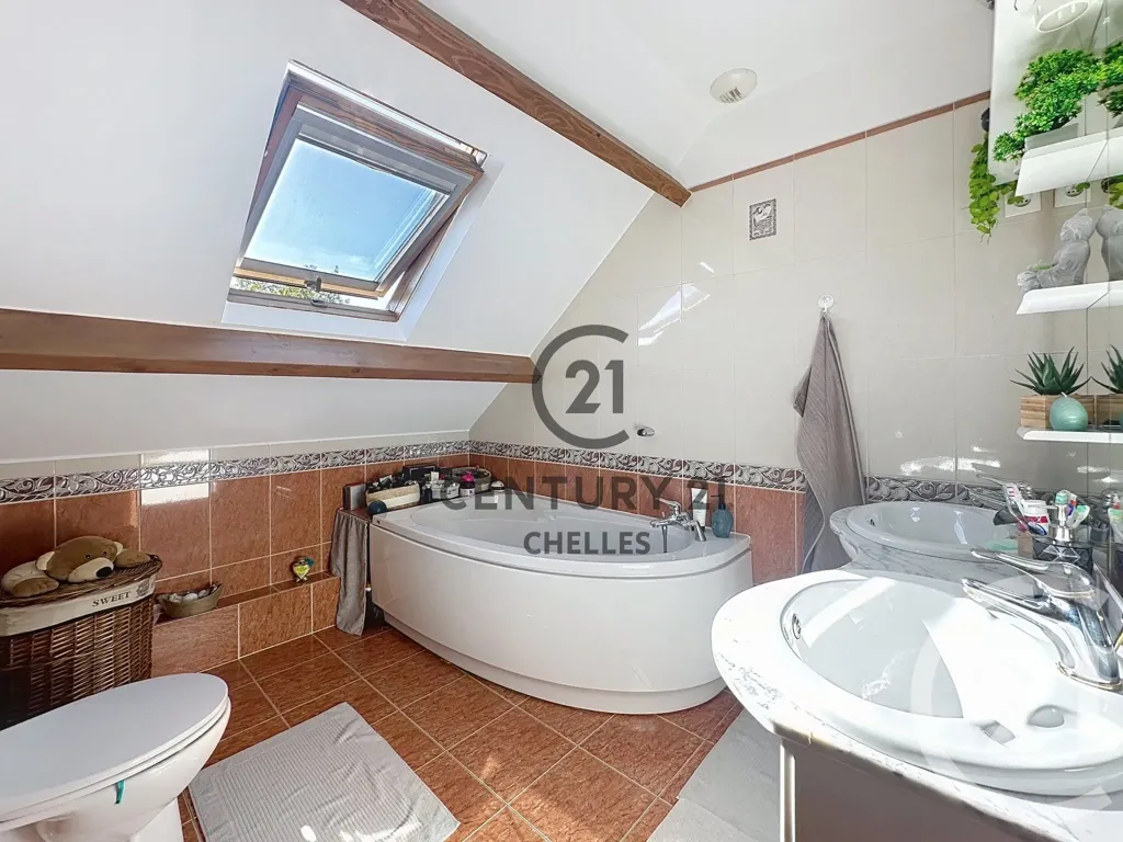 Salles de bain - Maison avec Terrasse et Garage à Chelles