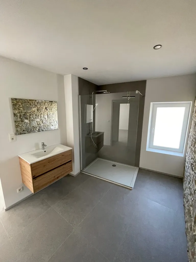 Vannitoad - 1-Bedroom Apartment with Terrace in Floreffe