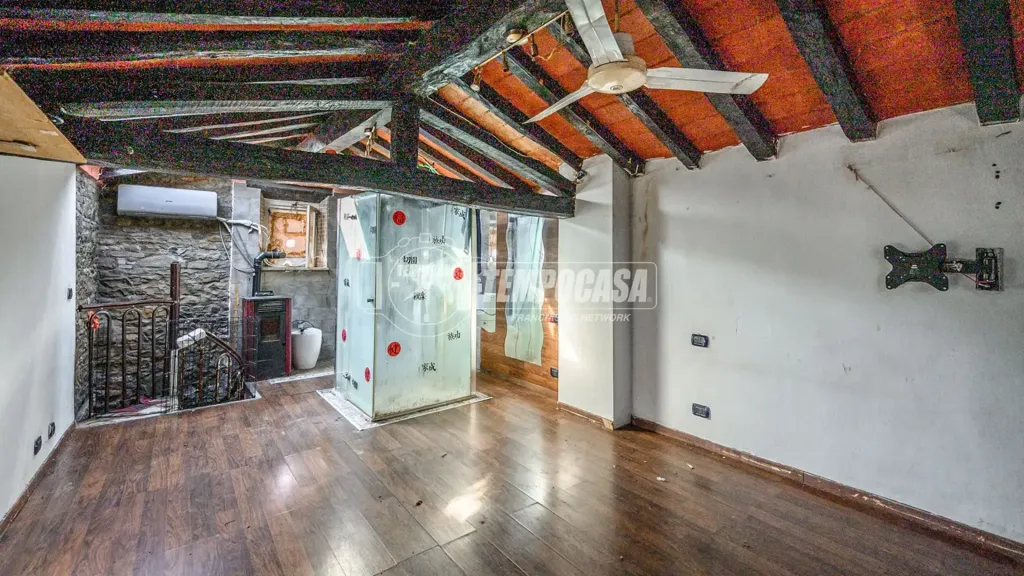 Rooms - Independent House for Renovation in Maranello