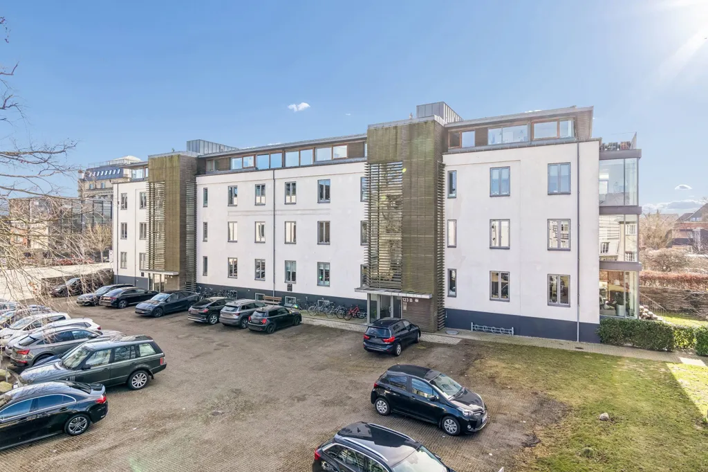 Exterior - Apartment with Balconies in Hellerup