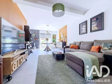 Séjour - Maison avec Terrasse et Jardin à Manom