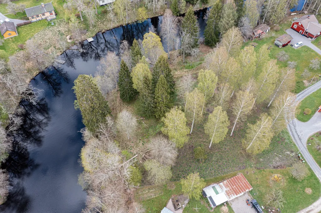 Õhuvaade - Buildable Plot with Riverfront in Skinnskatteberg