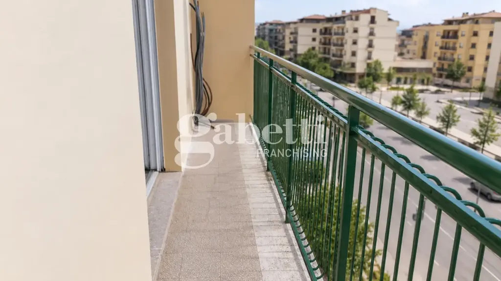 Rõdu - Fully Rented Trilocale with Balcony in Florence