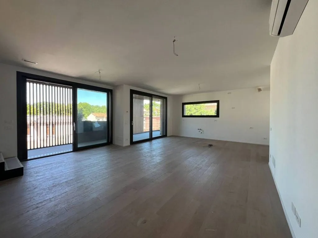 Living Room - Luxury Penthouse with Rooftop in Mestre, Venice