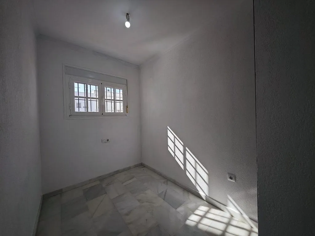 Rooms - Apartment with Balcony in Urban Centre, Chiclana