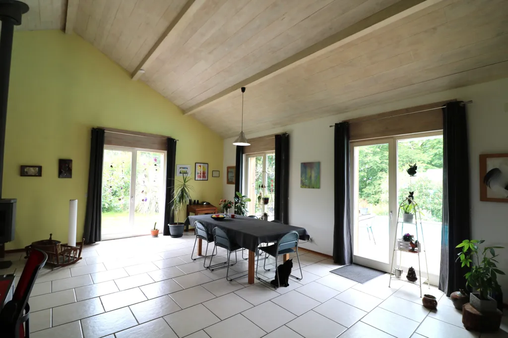 Salle à manger - Maison Contemporaine avec Piscine en Campagne