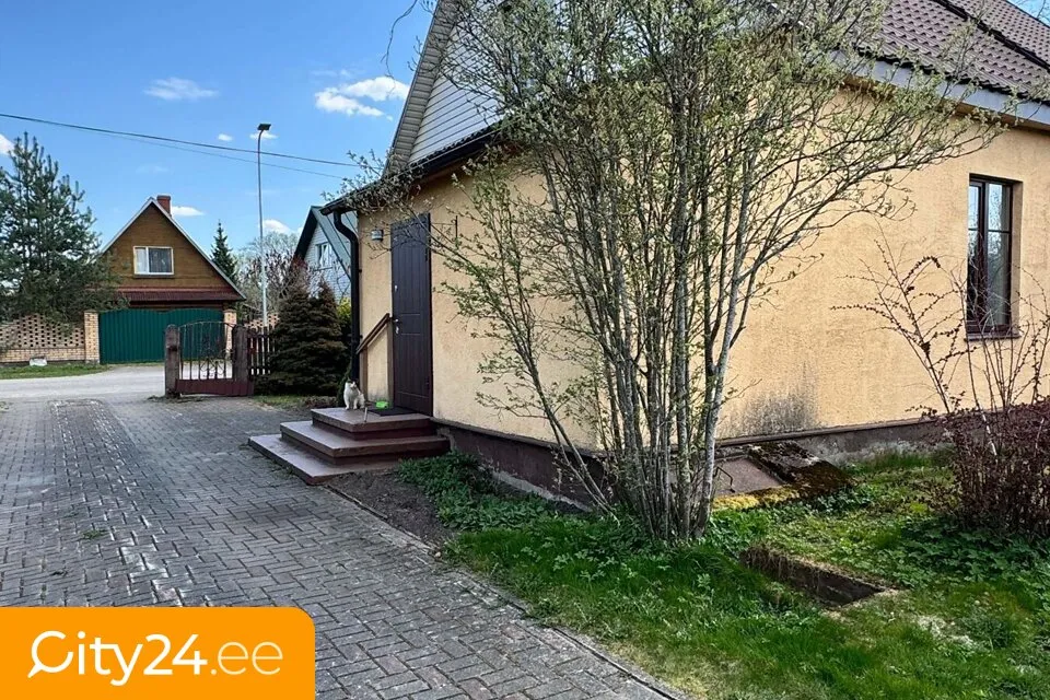 Esterno - Two-Storey Cottage with Upstream View in Ilūkste