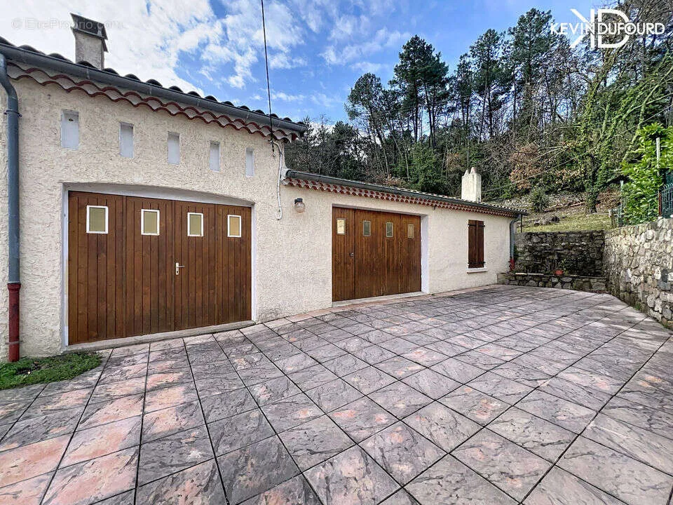 Extérieur - Maison Spacieuse avec Terrain à Ucel