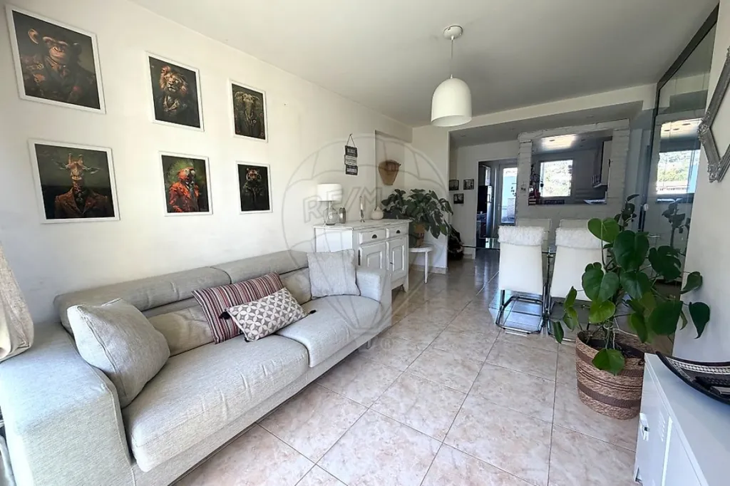 Soggiorno - Traversant 2-Bed Apartment with Balcony in Nice West