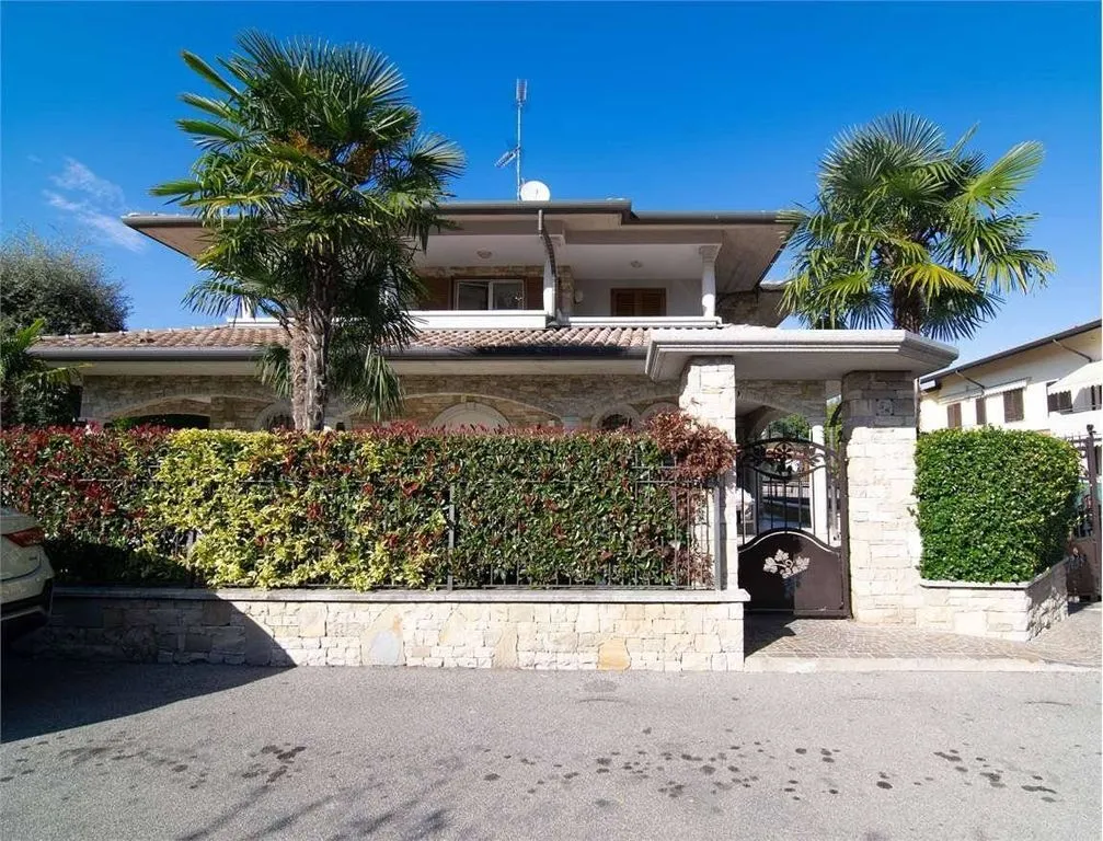 Exterior - Luxury Villa with Private Garden in Boltiere