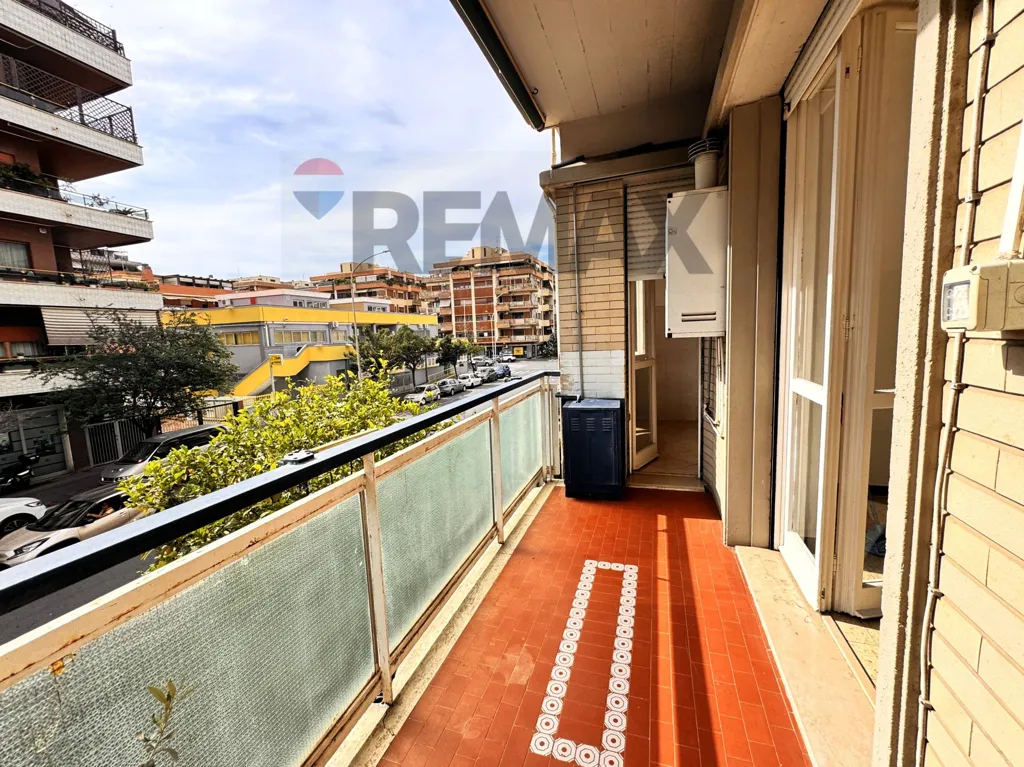 Balcone - Spacious Apartment with Parking in Ostia Ponente