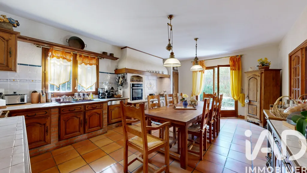 Cuisine - Maison Traditionnelle avec Piscine à Balma