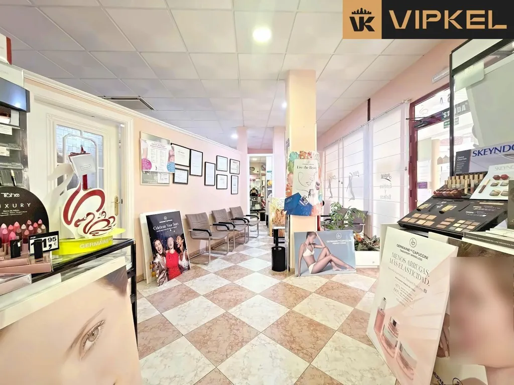Toad - Commercial Space with Eye-Catching Windows in Toledo