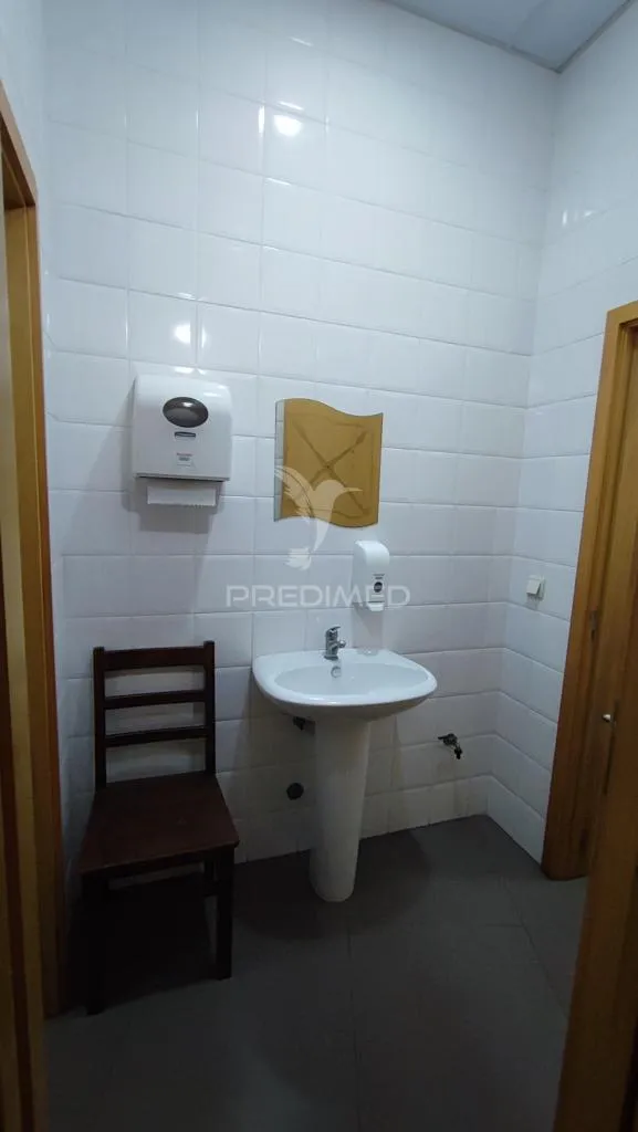 Vannitoad - Restaurant with Churrasqueira in Central Location