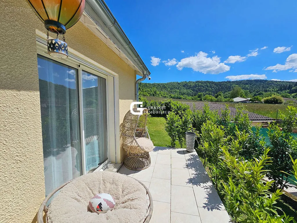 Terrazza - House with Pool and Forest View in Geilles