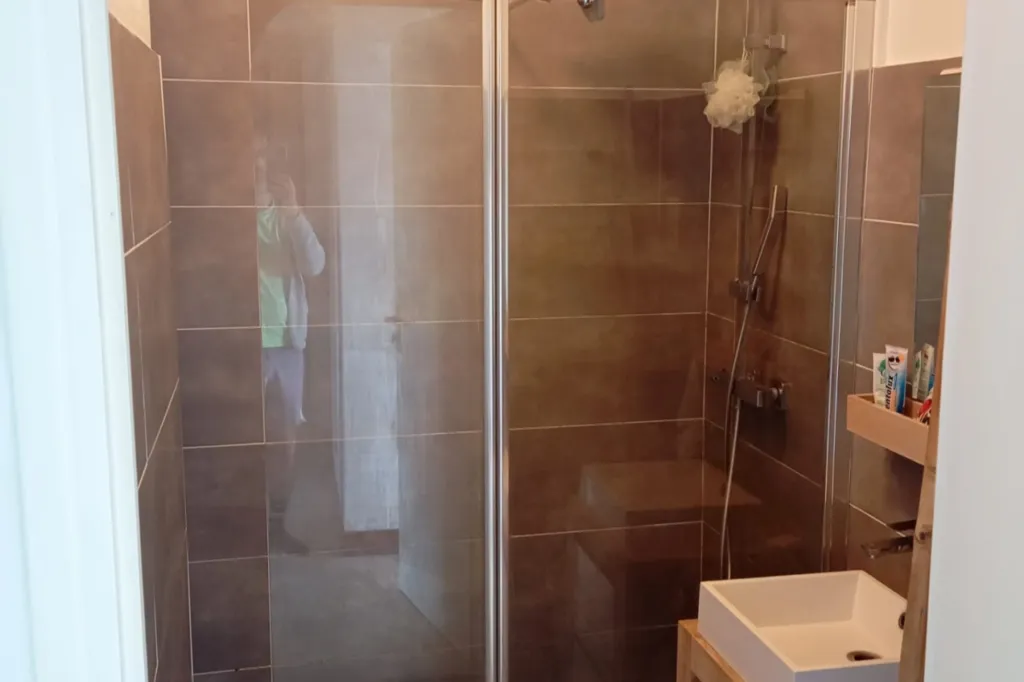 Bagni - 2-Bedroom Flat with Sea View in Cap Plateau