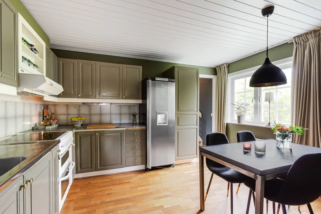 Söögituba - Charming Red Cottage with Garage in Jönköping