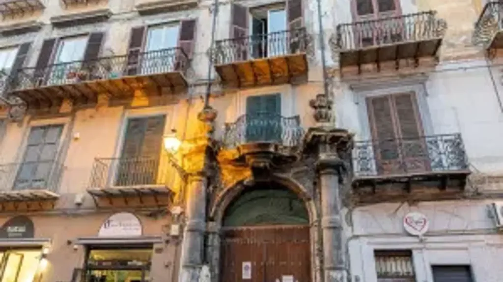 Välivaade - Quadrilocale with Balcony in Palermo Centre