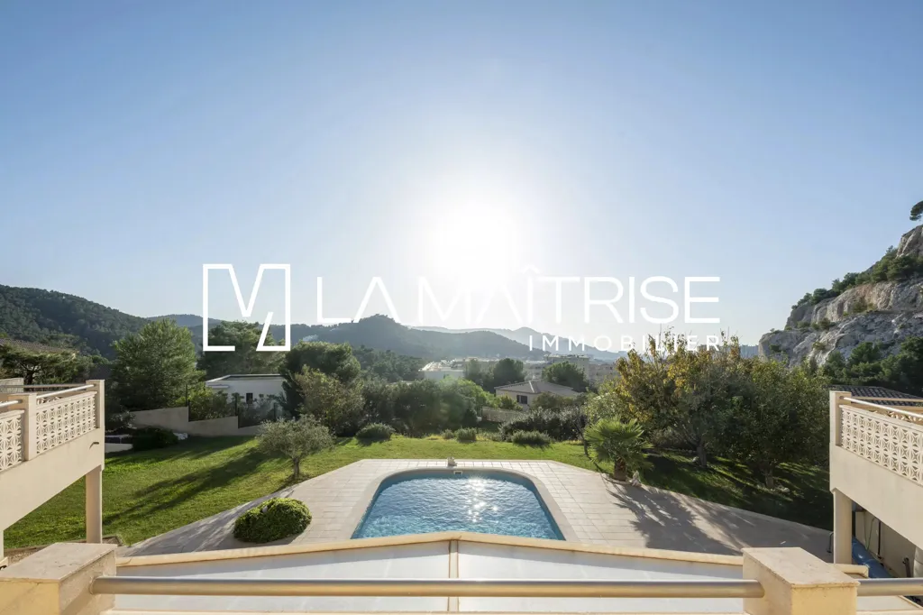 Pool - Villa with Sea View in Marseille-9th