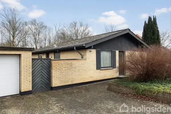 Extérieur - Classical Brick Villa with Garden in Ørsted