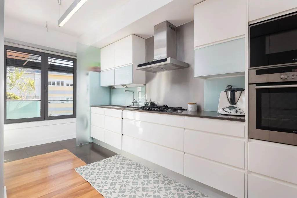 Kitchen - Luxury Flat with Balcony in Lapa, Lisbon