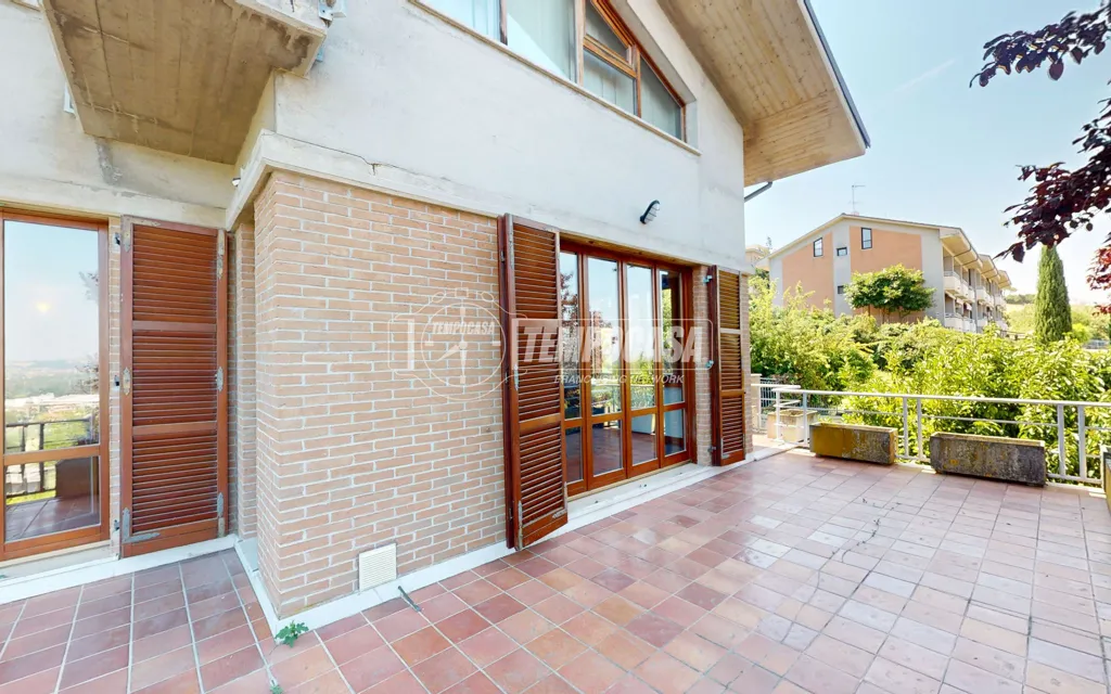 Terrasse - Elegant Villa with Two Units in Camerata Picena