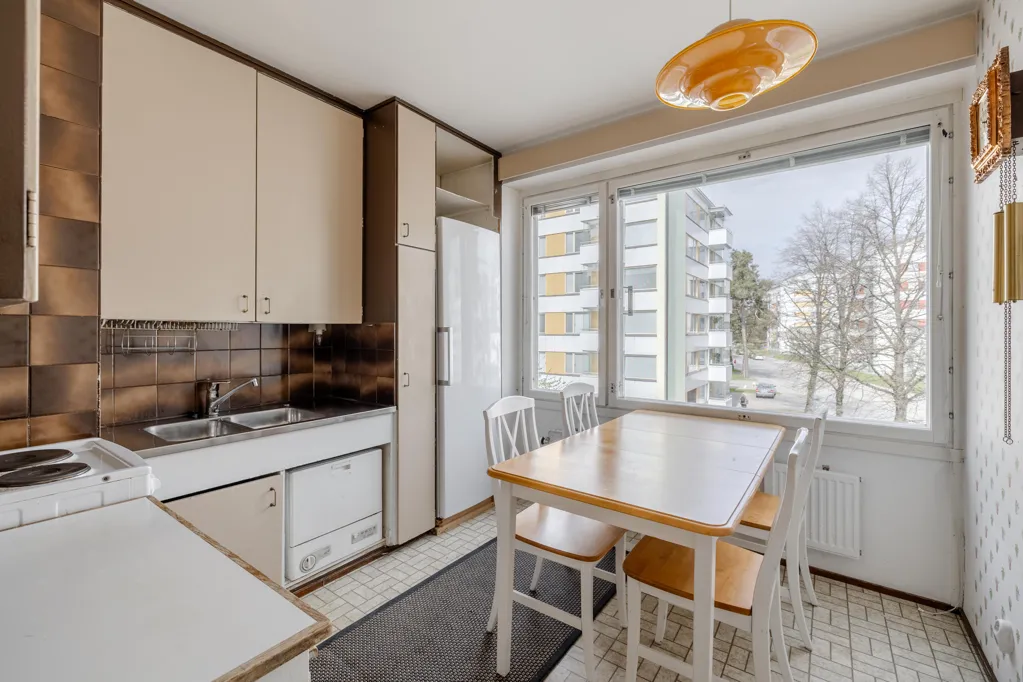 Cuisine - Apartment with Balcony in Kaivoksela, Vantaa