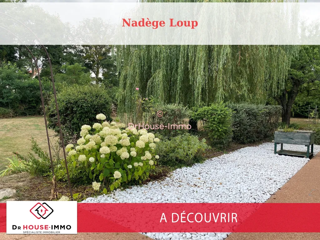 Jardin - Pavillon Traditionnel avec Piscine à Charbuy