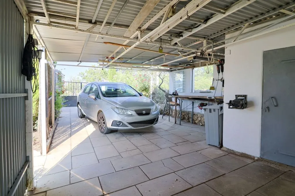 Garage - Rustic House with Pool in Pêra, Algarve