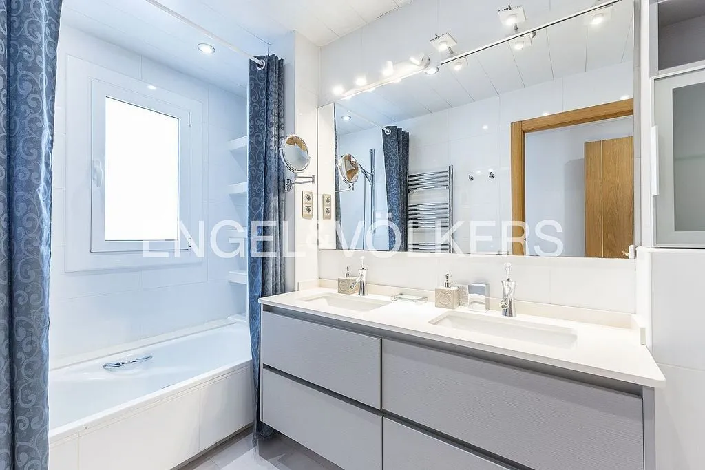 Apartment with Pool in La Maternitat i Sant Ramon