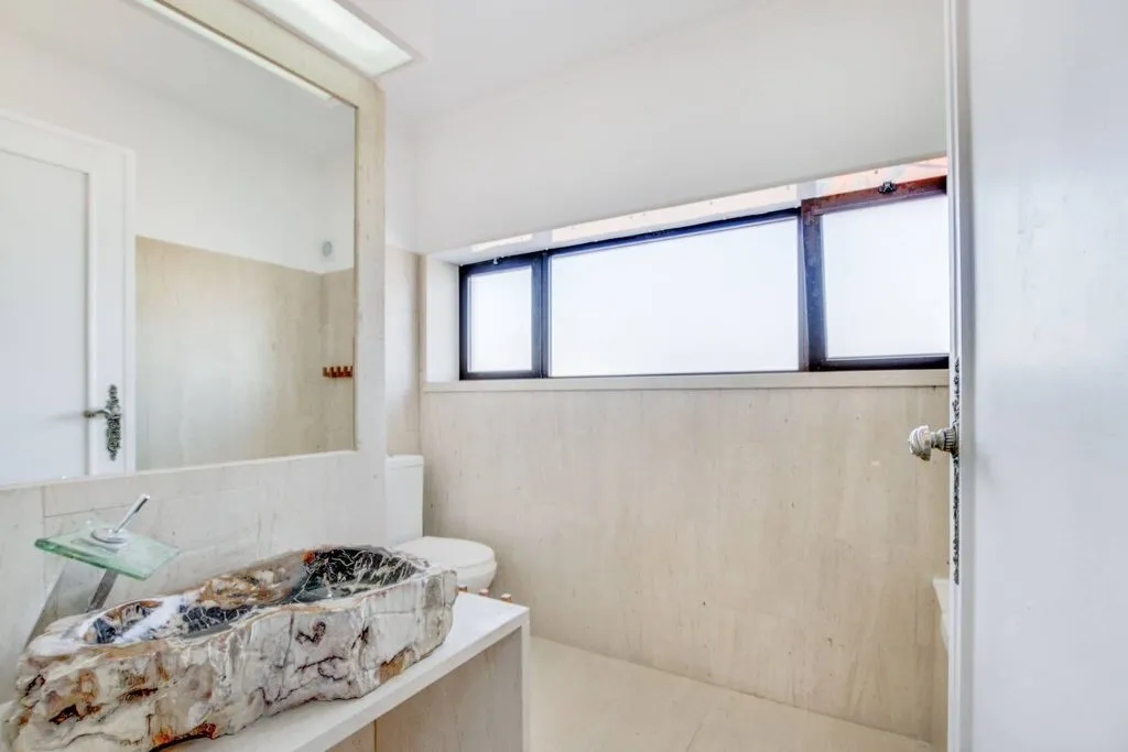 Salles de bain - 4 Bedroom Duplex with Sea View in Cascais