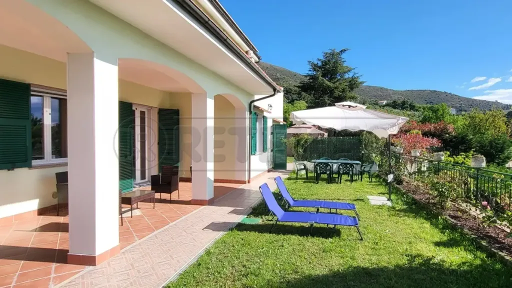 Terrasse - Villa with Sea View in Ceriale