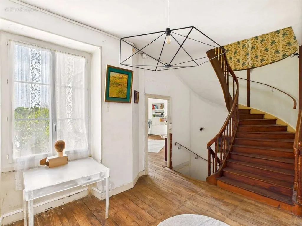 Toad - Detached Townhouse with Pool in Ruffec